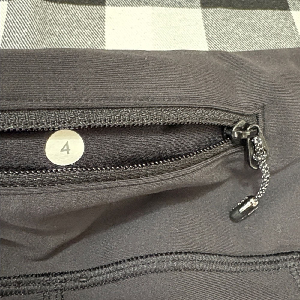 Lululemon Tight Stuff Black Gray Reflective Dots Scalloped Hem Leggings Tights 4 - Picture 12 of 16